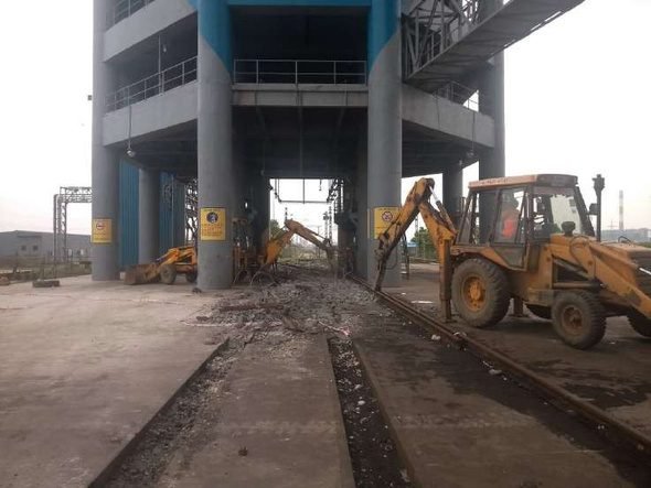 ADANI Petronet Port Pvt. Ltd. — Railway Track Levelling & IT Building Extension (photo 1 of 4)